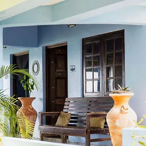 Hotel Indigo, Black River